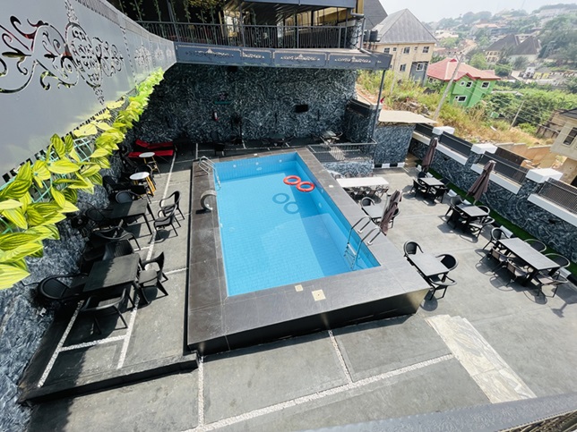 Pool Bar